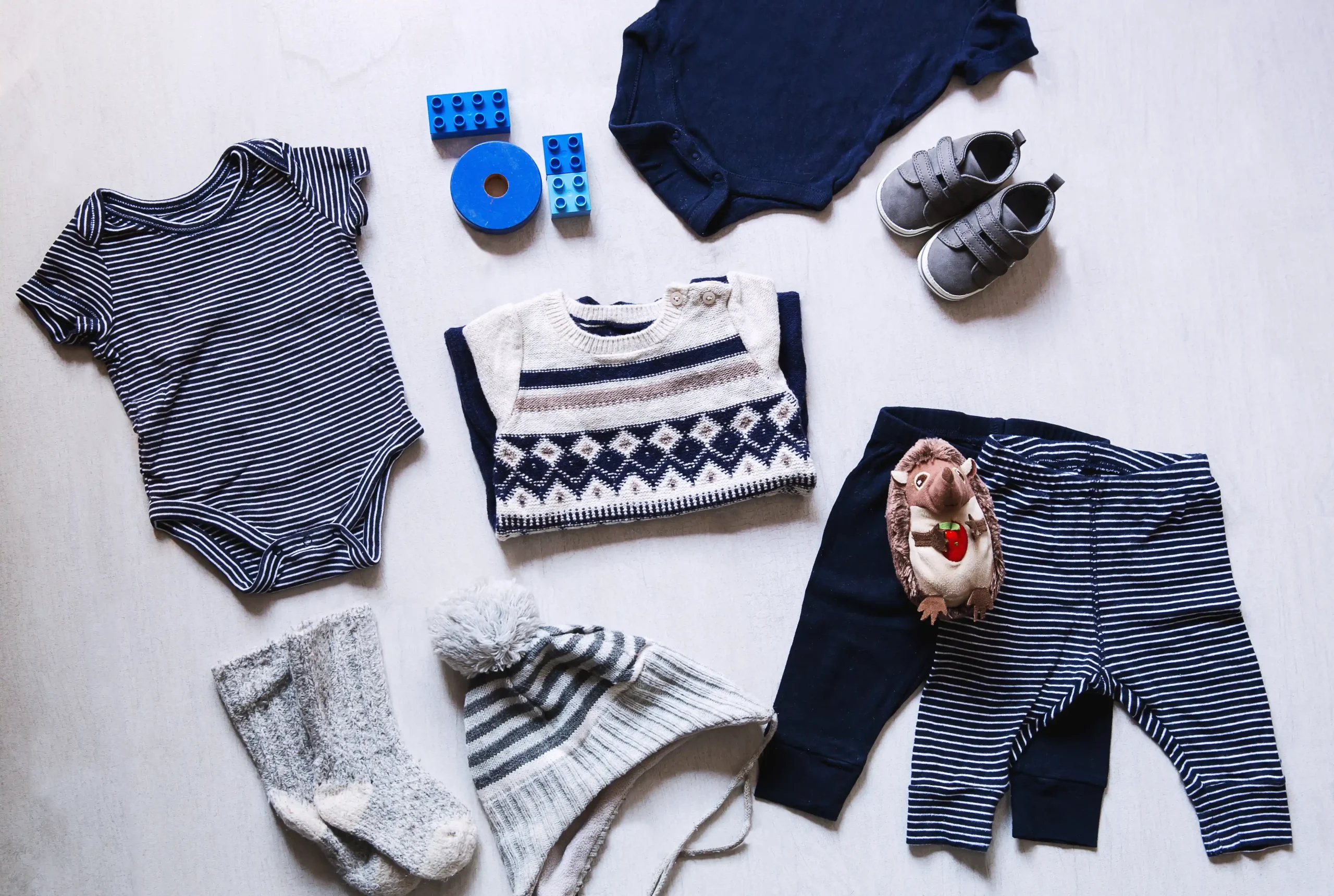 vêtements garçon bleu gris pull pantalon bonnet, don vêtements bébé