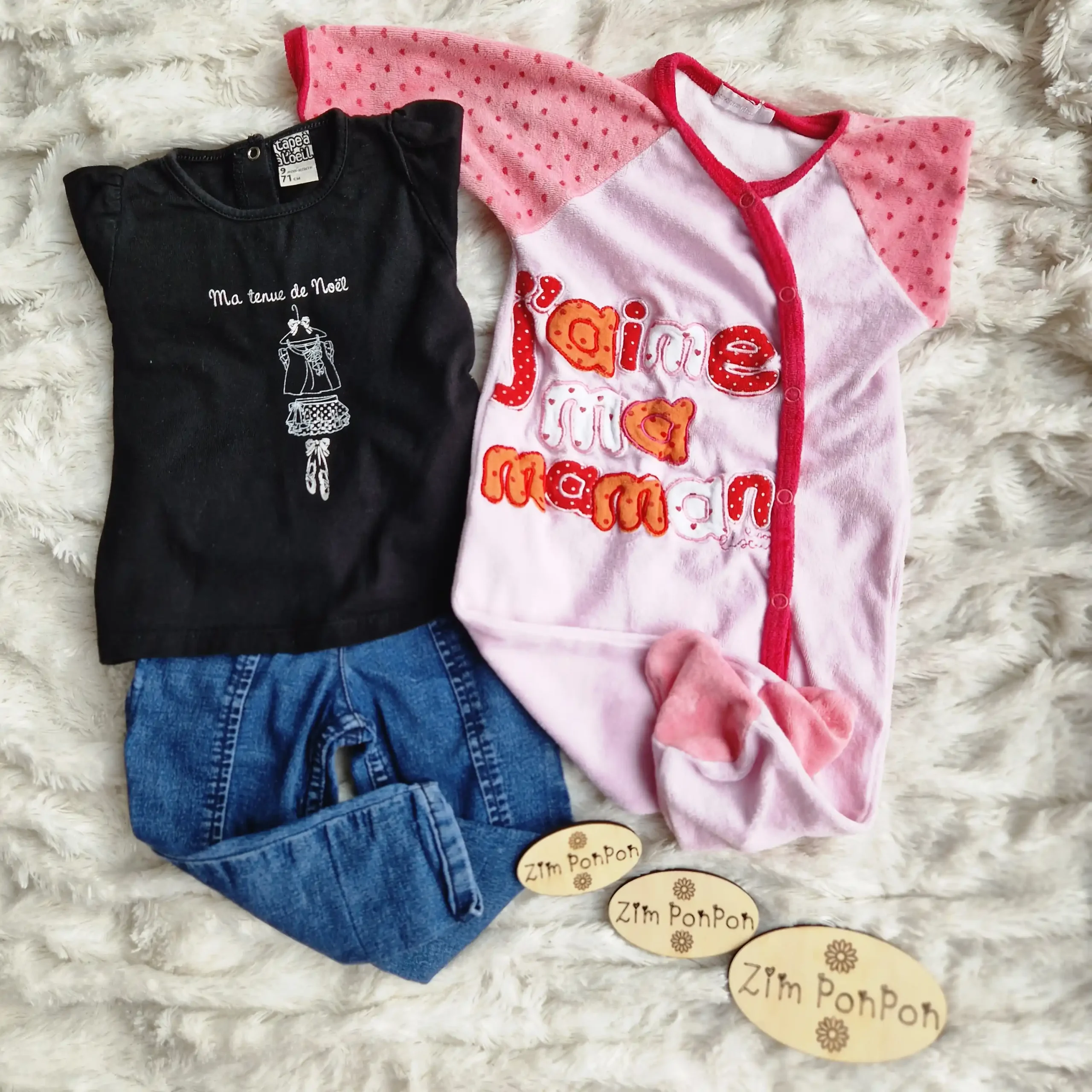 Lot Carla fille 9 mois pyjama rose , tee shirt noir , pantalon jean bleu