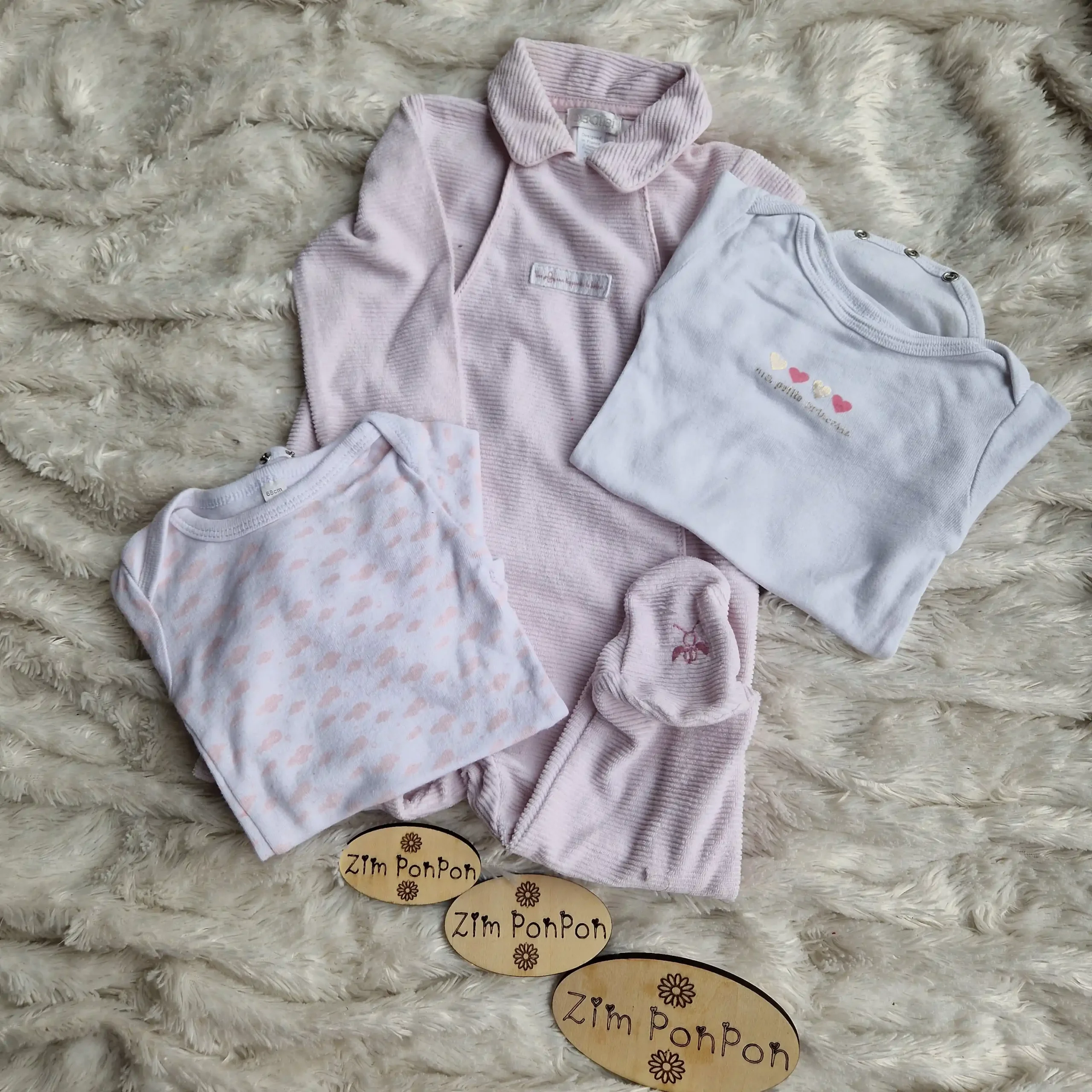 Lot rose , vêtements seconde main bébé fille pyjama rose , body rose , bodu blanc