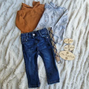 Lot Thomas 9 mois , pantalon avec ceinture , haut marron et haut gris avec motif