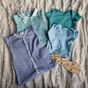 Lot baleinou 6 mois garçon, pyjama bleu avec baleine , pyjama bleu petit bateau , body bleu manche longue et manche courte