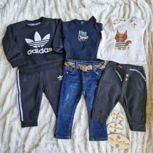 Lot Sacha 9 mois ensemble jogging adidas , jeans ceinture , tee shirt bleu foncé , polo renard pantalon décontracté noir