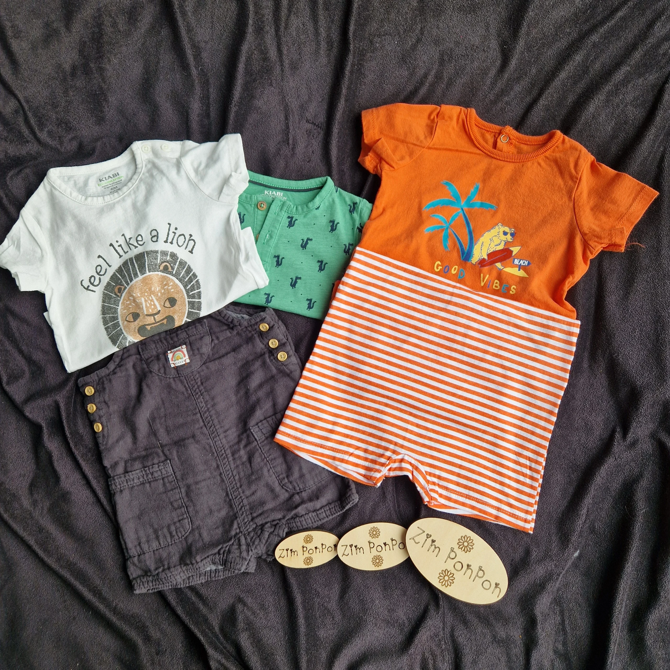 Lot vacances 6 mois combinaison été orange , salopette noir , tee-shirt lion , tee-shirt vert