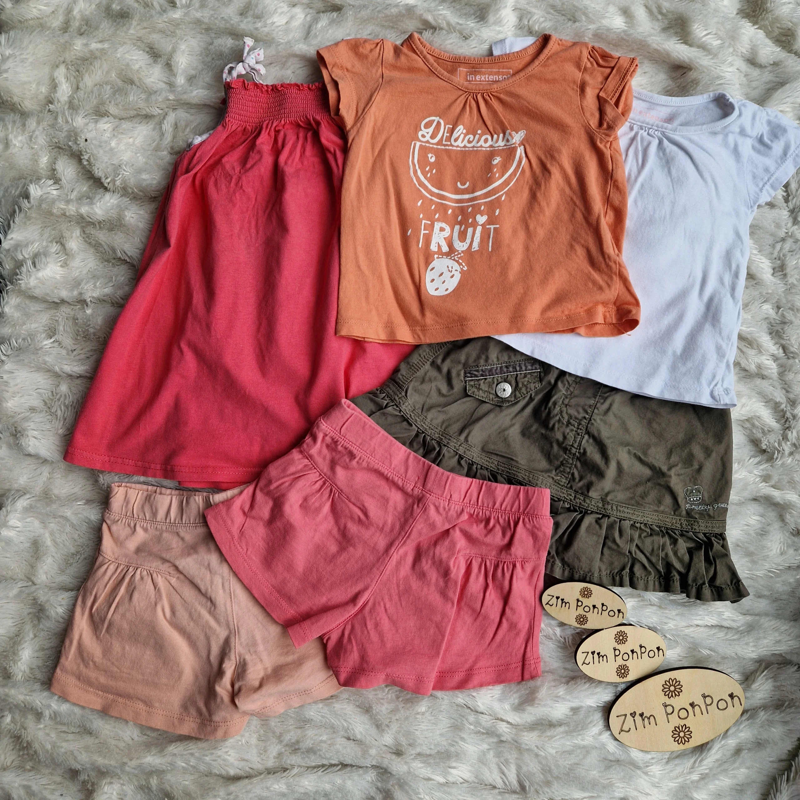Lot Sharonne 12 mois une robe fine bretelles rose , jupe kaki , deux short , deux tee shirt
